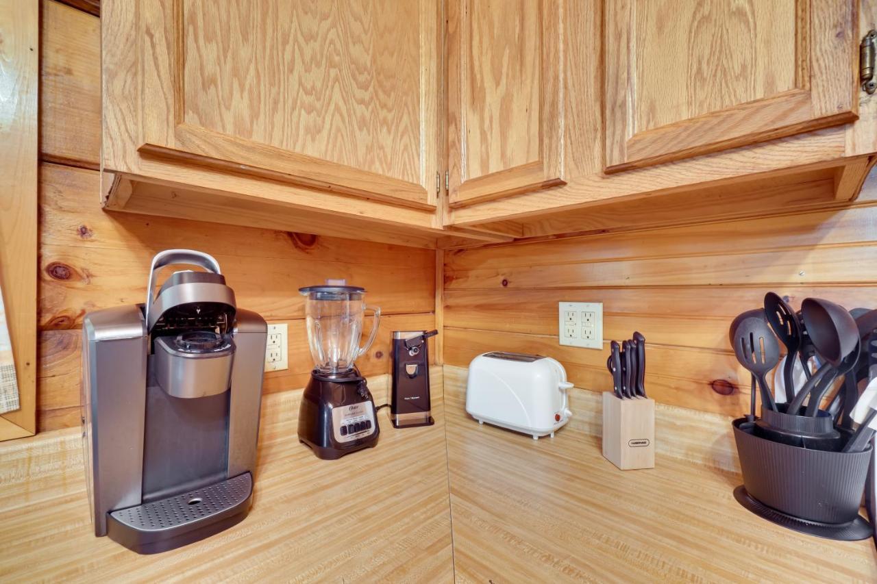 Cabin With Hot Tub About 6 Mi To Downtown Gatlinburg! المظهر الخارجي الصورة