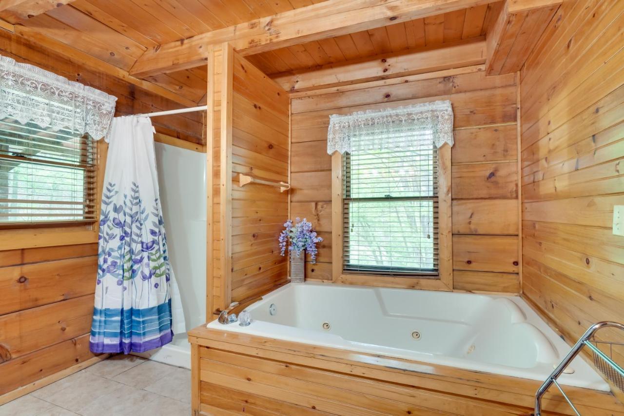 Cabin With Hot Tub About 6 Mi To Downtown Gatlinburg! المظهر الخارجي الصورة