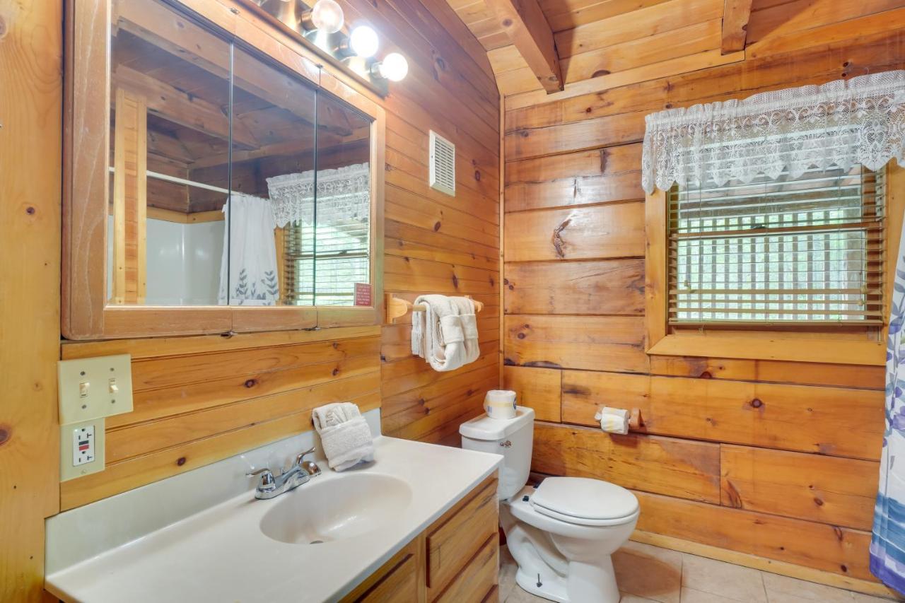 Cabin With Hot Tub About 6 Mi To Downtown Gatlinburg! المظهر الخارجي الصورة